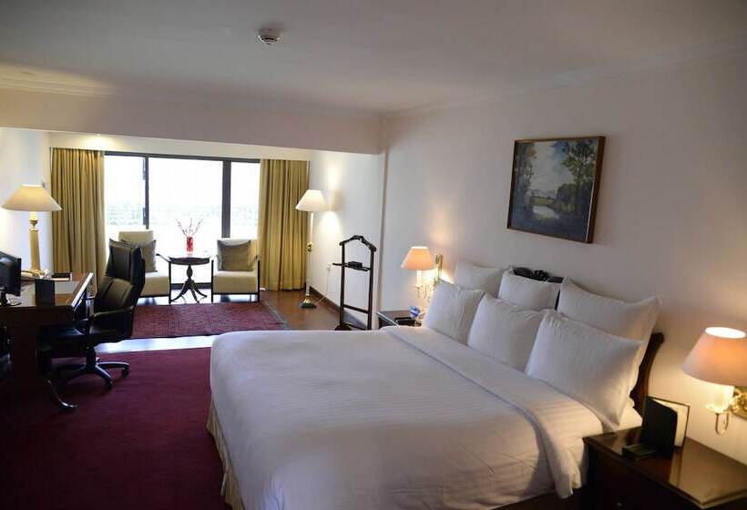 سوییت لوکس, Karachi Marriott