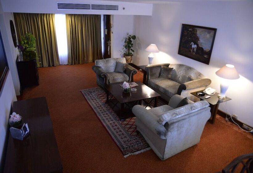 سوییت لوکس, Karachi Marriott