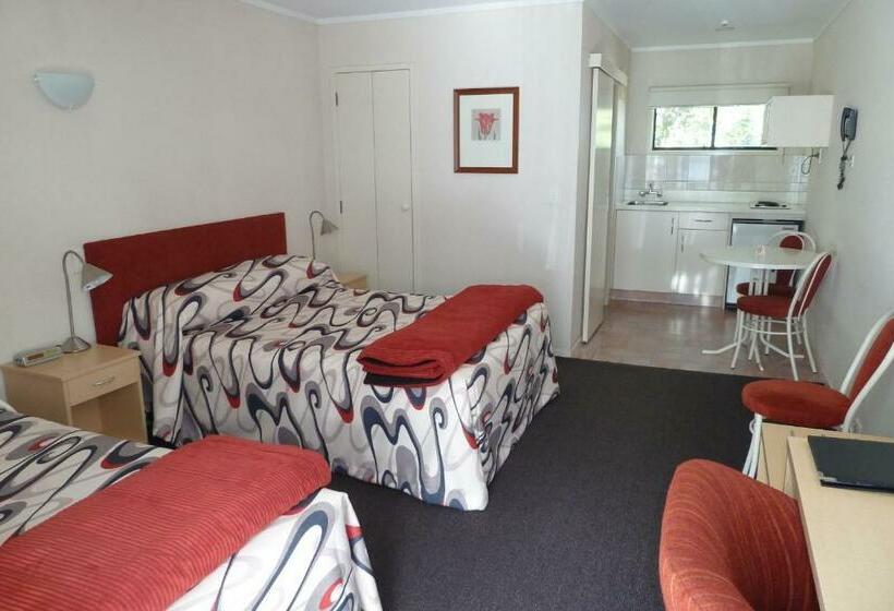 스탠다드 스튜디오, Manukau Motor Lodge