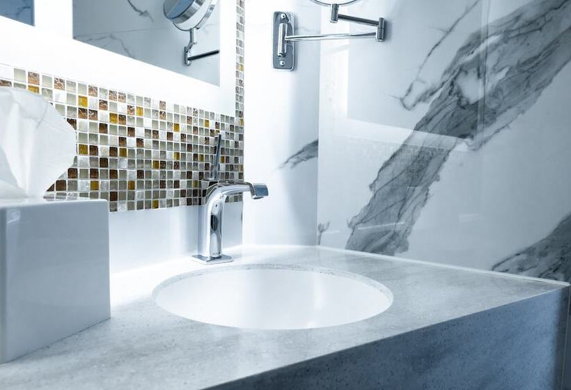 Полулюкс, Profilhotels Calmar Stadshotell