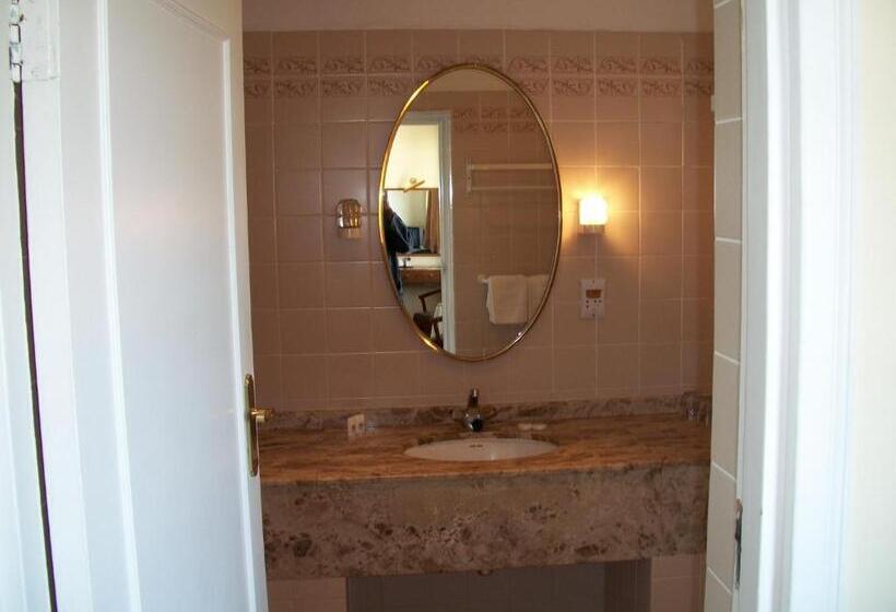 Семейный Номер, Savoy Hotel Kimberley