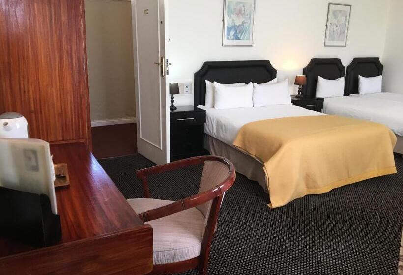 Семейный Номер, Savoy Hotel Kimberley