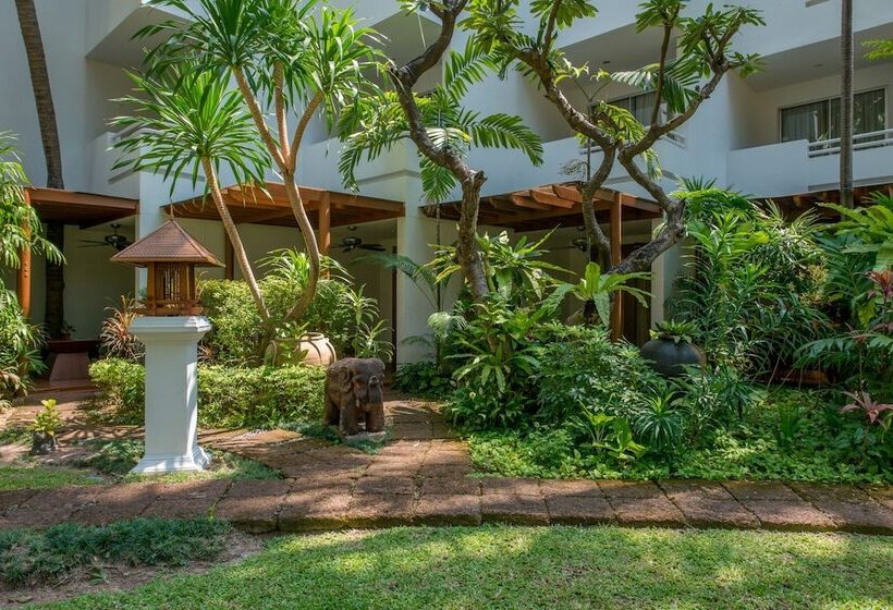 Полулюкс Одноместный с Террасой, Avani Pattaya Resort