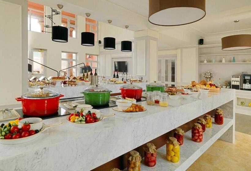 이그제큐티브 룸 킹사이즈 침대, Armenia Marriott Hotel Yerevan