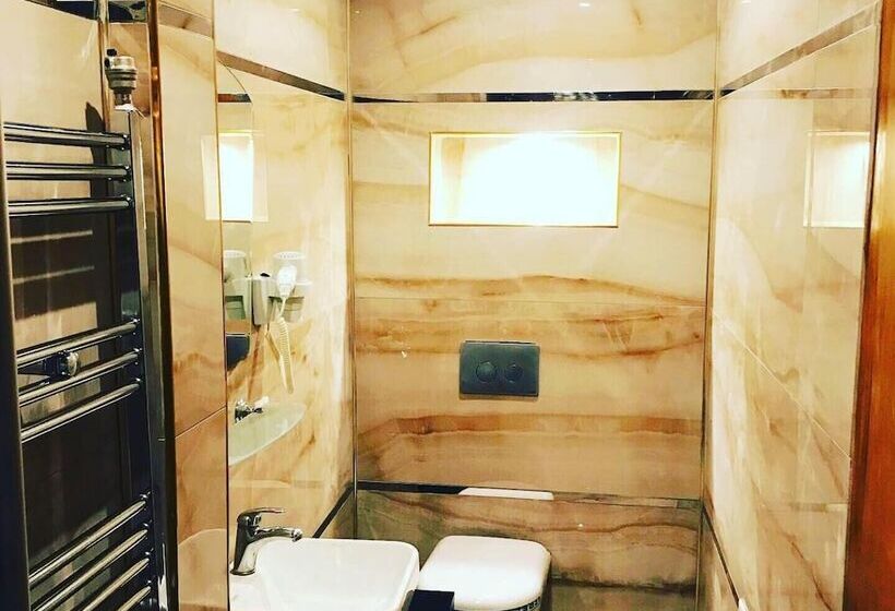 اتاق استاندارد سه نفره, Bakirkoy Tashan Business & Airport