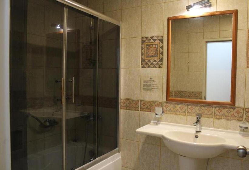 سوئیت جونیور با چشم‌انداز باغ, Balcova Thermal