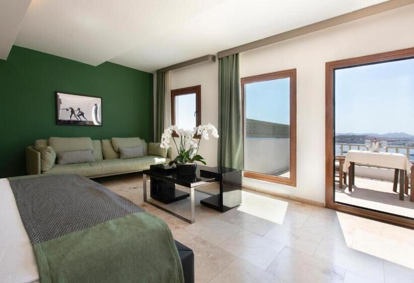 Penthouse Suite, Magna Manastir