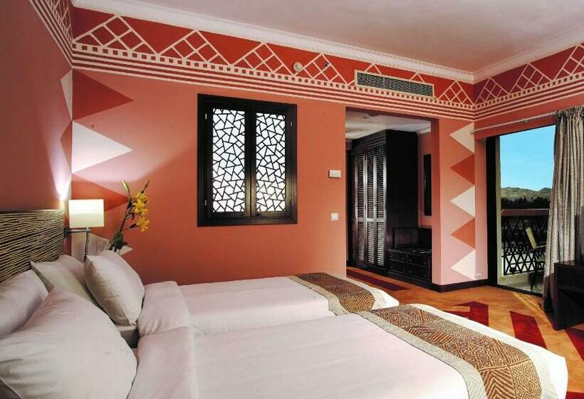اتاق سوپریور با چشم‌انداز استخر, Movenpick Resort Aswan