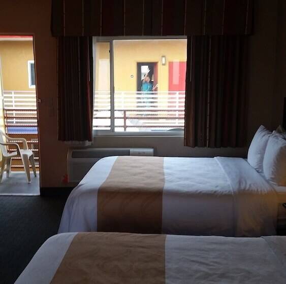 Standard-huone Queen-vuode, Quality Inn & Suites Anaheim At The Park