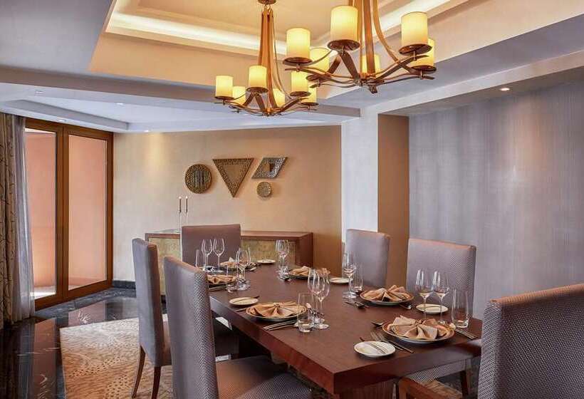 سوییت, Ramses Hilton