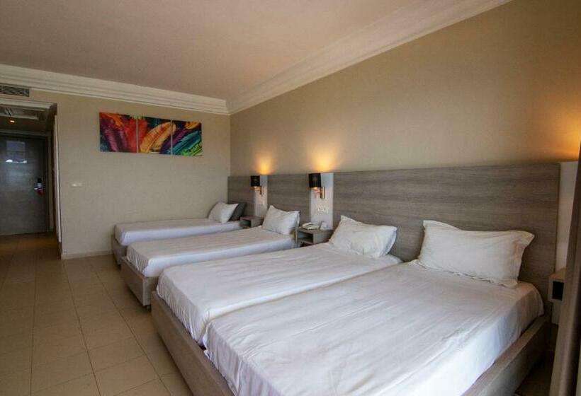 اتاق خانوادگی با چشم‌انداز دریا, Riadh Palms Resort & Spa