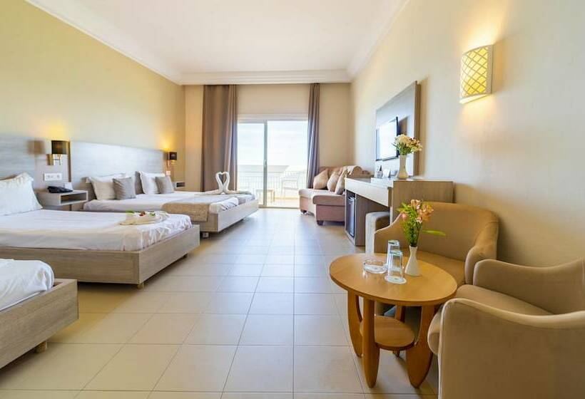 اتاق استاندارد چهار تخته با چشم‌انداز دریا, Riadh Palms Resort & Spa