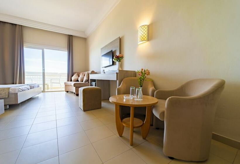 اتاق استاندارد چهار تخته با چشم‌انداز دریا, Riadh Palms Resort & Spa