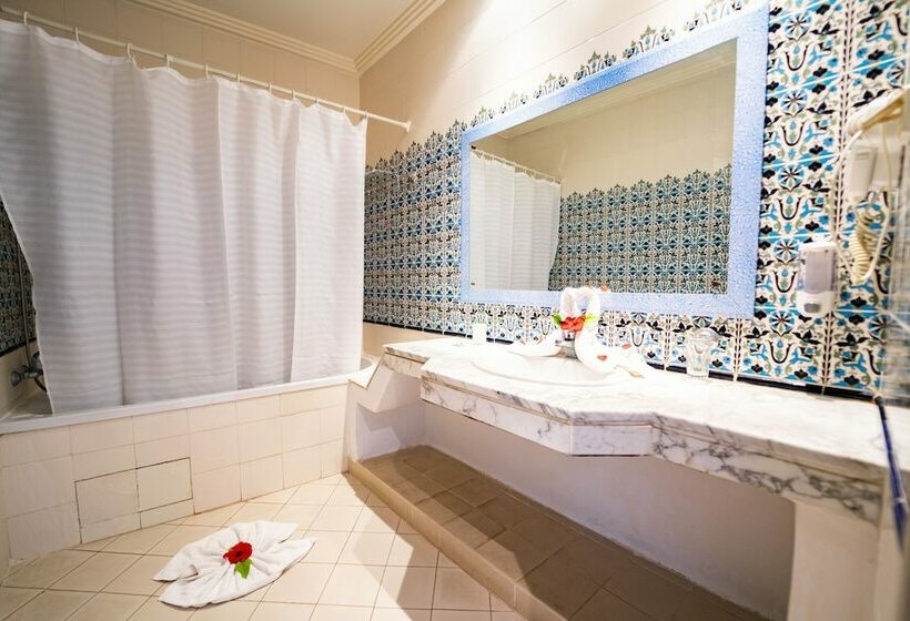Triple Room Sea View, Riadh Palms Resort & Spa