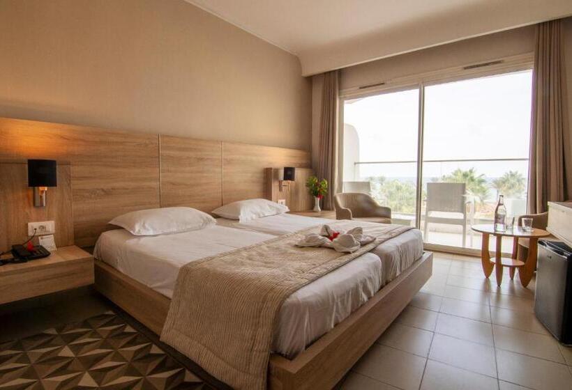 اتاق استاندارد با چشم‌انداز دریا, Riadh Palms Resort & Spa