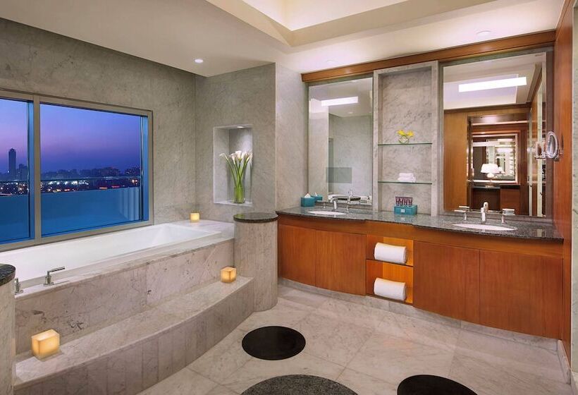سوئیت رویال, The Nile Ritz Carlton
