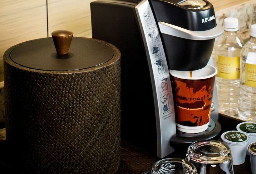 اتاق استاندارد با تخت بزرگ, Cliff Castle Casino
