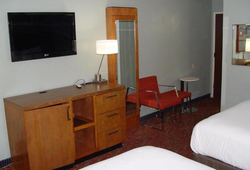 חדר סטנדרט נוף לבריכה, Clarion Hotel Bakersfield North