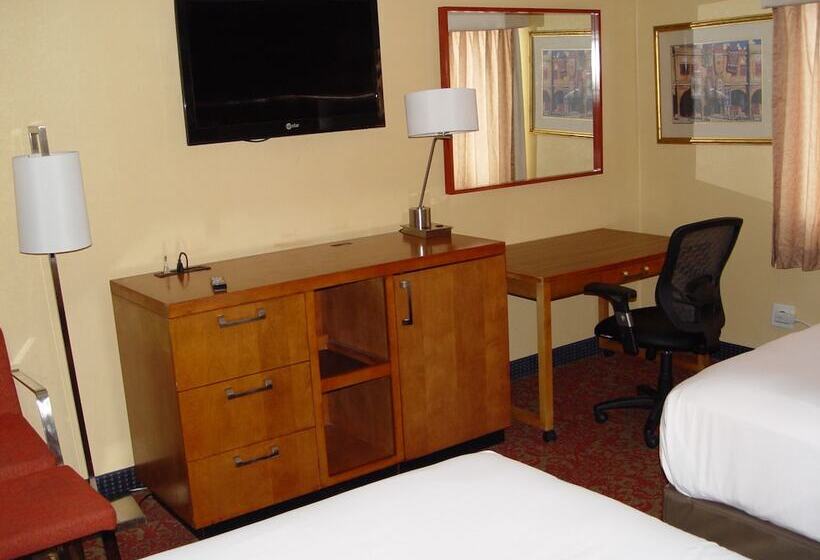 חדר סופריור, Clarion Hotel Bakersfield North