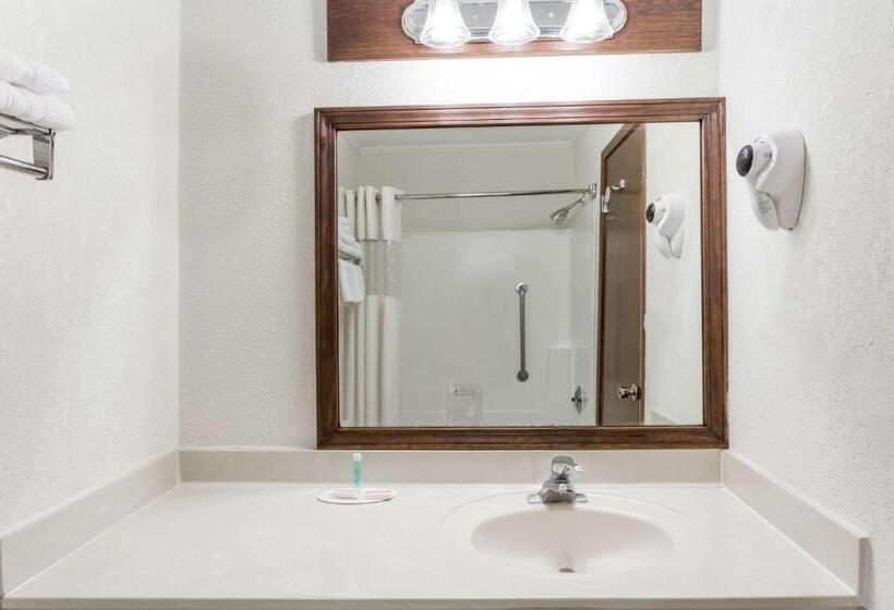 Номер Стандарт 2 Двуспальные Кровати, Baymont By Wyndham Greensboro/coliseum