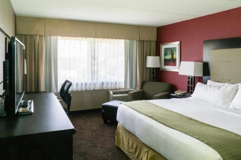 Люкс Кровать Кинг, Holiday Inn Express Big Rapids, An Ihg