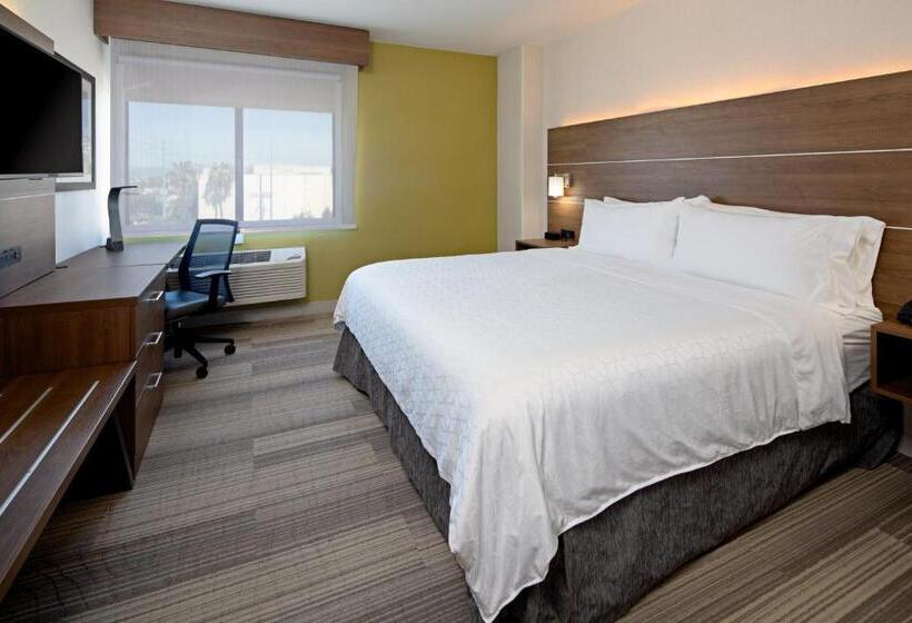Номер Стандарт Кровать Кинг Адаптированный для Инвалидов, Holiday Inn Express Los Angeles Lax Airport, An Ihg