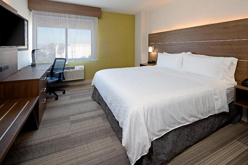 Стандартный Номер Кровать Кинг, Holiday Inn Express Los Angeles Lax Airport, An Ihg