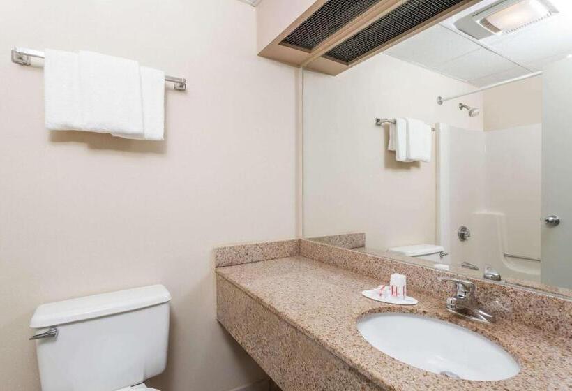 Стандартный Номер Кровать Кинг, Days Inn By Wyndham Windsor Locks / Bradley Intl Airport