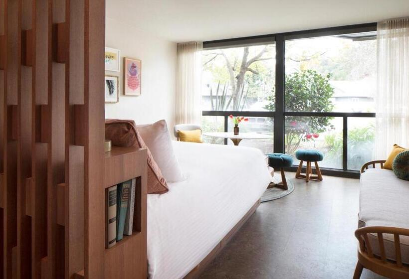 장애인을 위한 스위트, Flamingo Resort & Spa