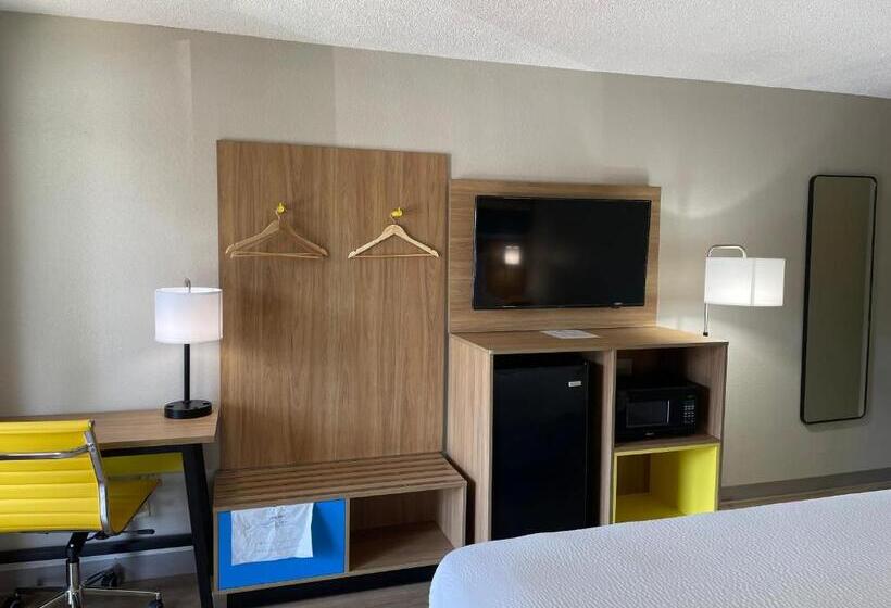 Номер Стандарт 2 Двуспальные Кровати, Days Inn By Wyndham Florence Near Civic Center