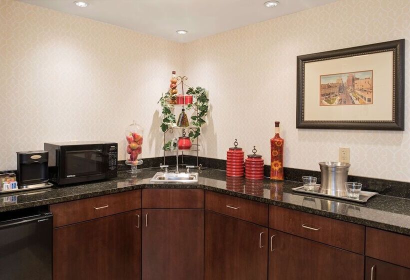 Полулюкс, Doubletree By Hilton Hotel Grand Rapids Airport