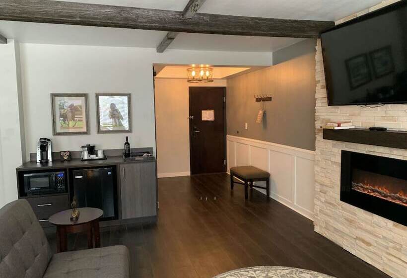 Люкс, Cedar Stables Inn & Suites