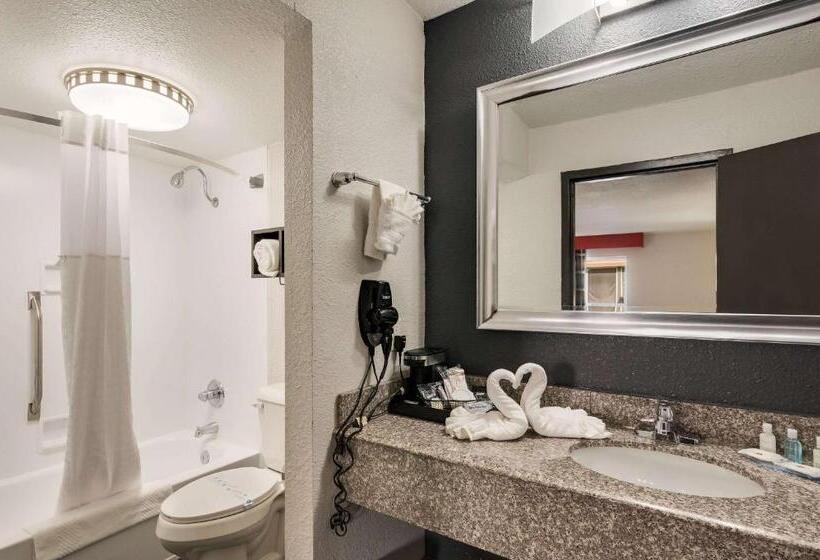 Люкс Кровать Кинг, Clarion Inn & Suites Russellville I40