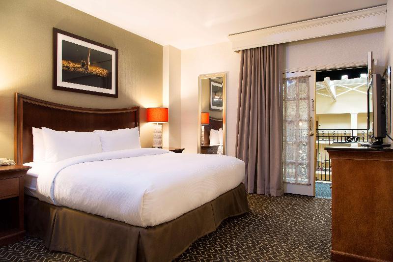 سوئیت با بالکن, Doubletree Suites By Hilton Hotel Lexington