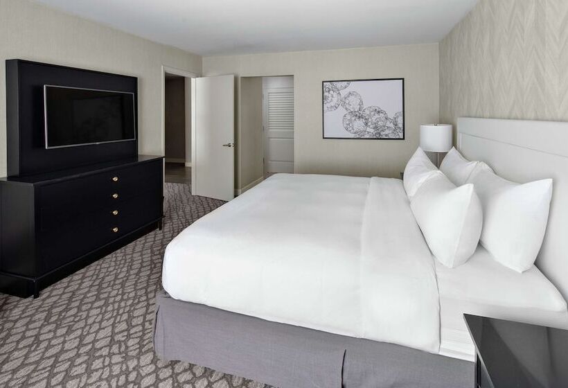 سوئیت 2 خوابه, Doubletree Suites By Hilton Charlotte Southpark