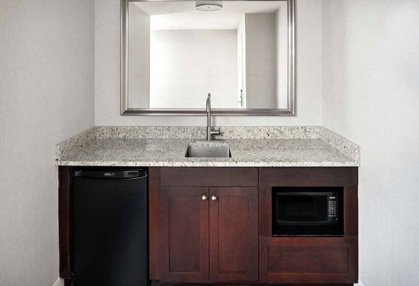 سوییت, Doubletree Suites By Hilton Charlotte Southpark