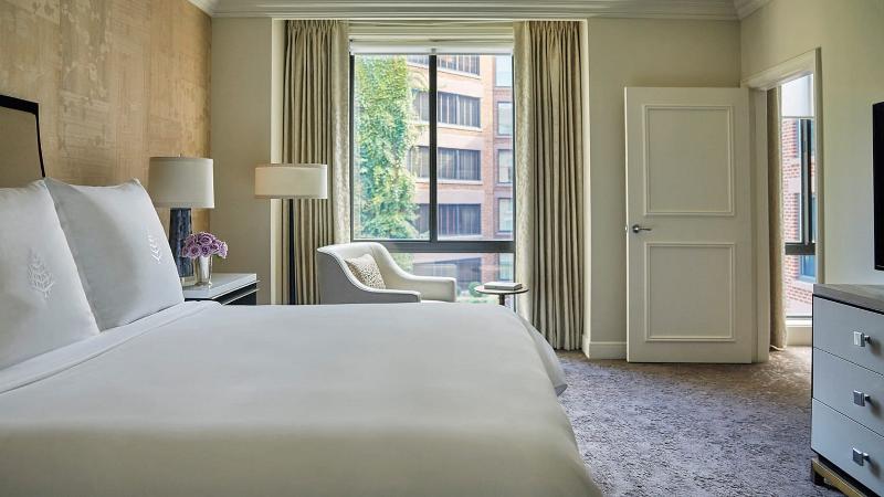 스위트 킹사이즈 침대, Four Seasons  Washington Dc