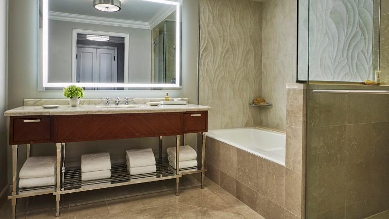 스탠다드 룸 킹사이즈 침대, Four Seasons  Washington Dc