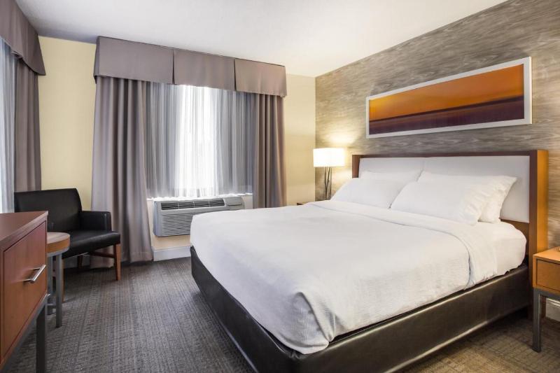 Люкс Кровать Кинг, Holiday Inn Saratoga Springs, An Ihg
