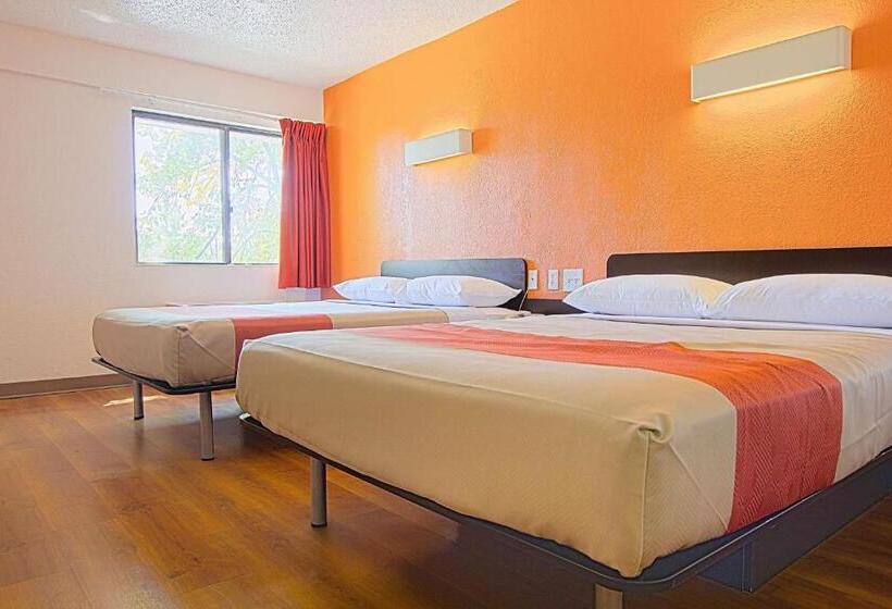Номер Стандарт Адаптированный для Инвалидов, Motel 6 East Brunswick, Nj