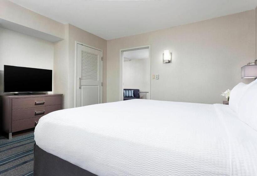 스위트 킹사이즈 침대, Courtyard By Marriott Boston Cambridge