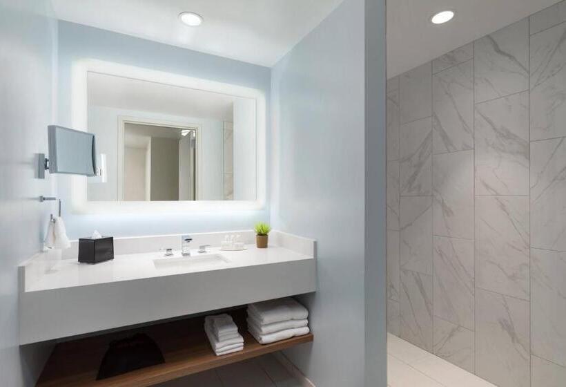 스탠다드 룸 킹사이즈 침대, Courtyard By Marriott Boston Cambridge