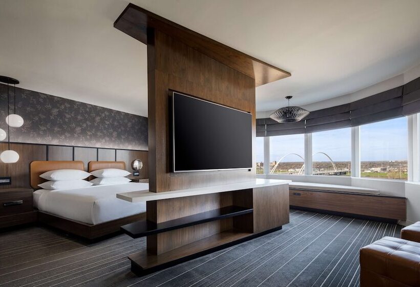 Студия Стандарт, Hyatt Regency Dallas