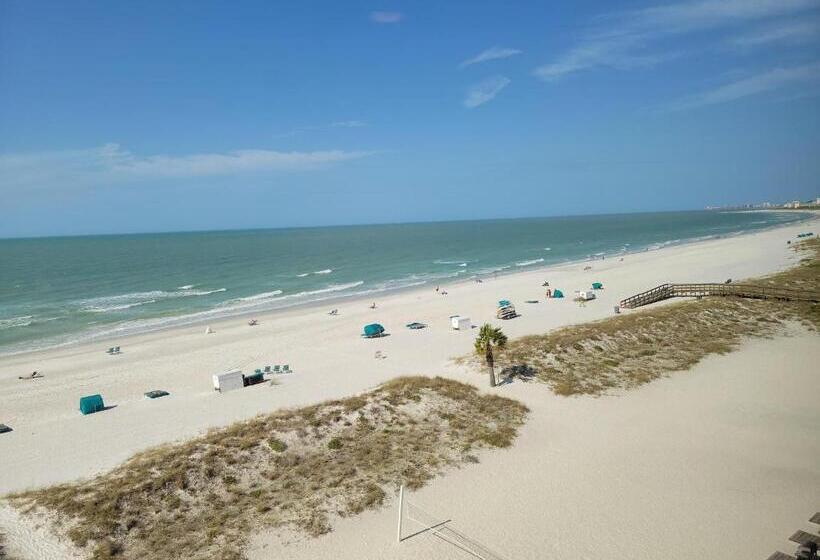 سوئیت پنت هاوس, Island Inn Beach Resort