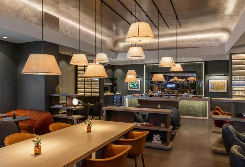 استودیو استاندارد با تخت کینگ, Thompson Central Park New York, By Hyatt