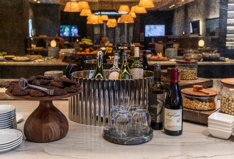 سوئیت برای معلولان, Thompson Central Park New York, By Hyatt