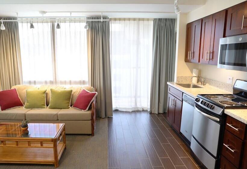 سوییت لوکس, Imperial Hawaii Resort