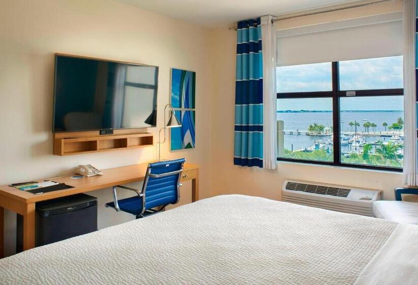Стандартный Номер Кровать Кинг, Four Points By Sheraton Punta Gorda Harborside