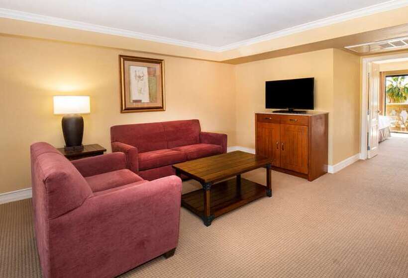 מיטת קינג בסוויטה, Andaluz Albuquerque, Curio Collection By Hilton