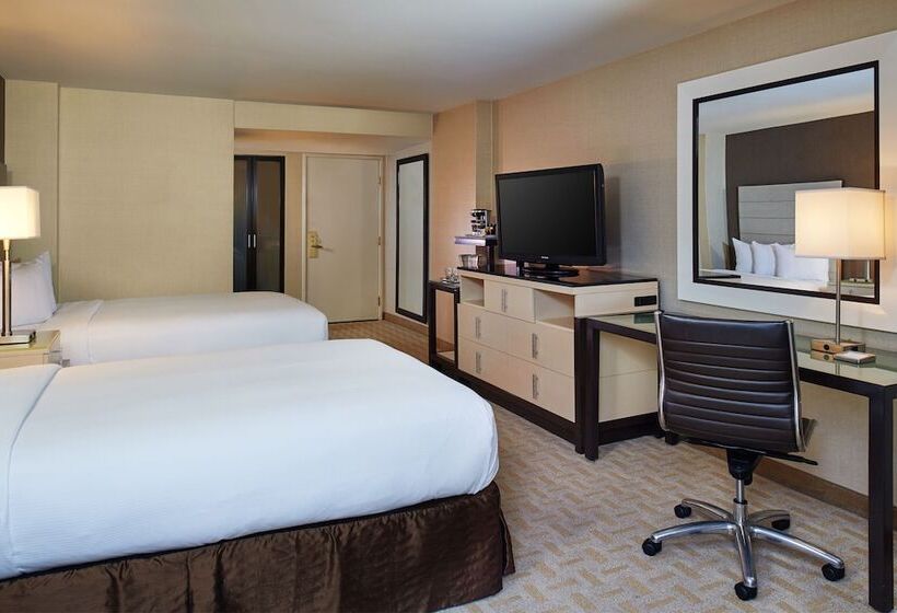 带2个双人床的标准工作室, Hilton Los Angeles Airport